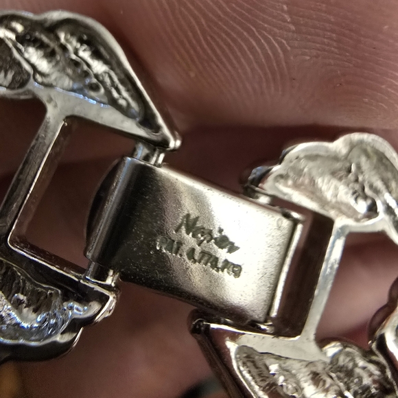 Napier Chain Link Necklace - Picture 4 of 6